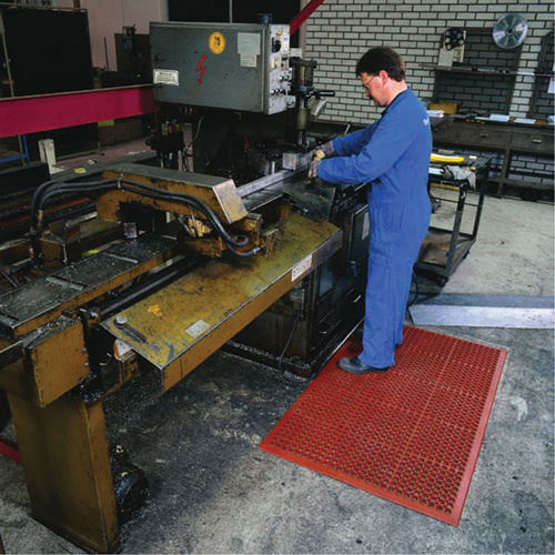Edgewood Matting CBI140305 Competitor Series Mats, Slotted, 3' x 5' x 7/8", Orange, Natural Rubber-(Each)