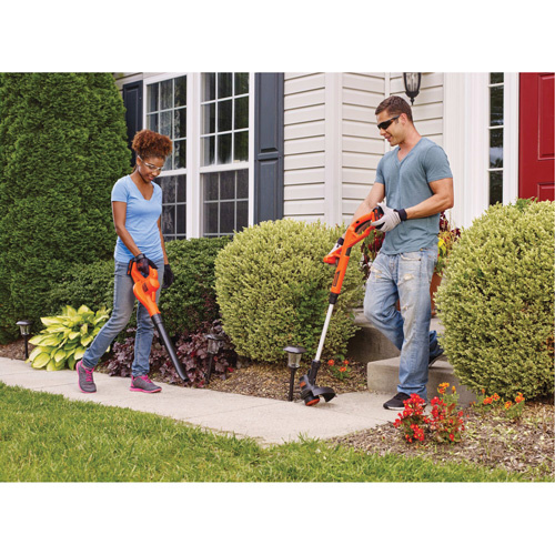 Black & Decker LCC222-CA Max* String Trimmer/Edger & Hard Surface Sweeper Combo Kit Max* String Trimmer/Edger & Hard Surface Sweeper Combo Kit, 10", Battery Powered, 20 V - Each - Image 3