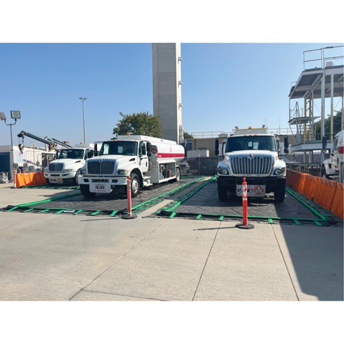 Ultratech 8659 Rapid Rise Ultra-Containment Berm<sup>?</sup>, 6462 US gal. Capacity, 12' W x 72' L x 12" H, Foam Wall - Each - Image 2