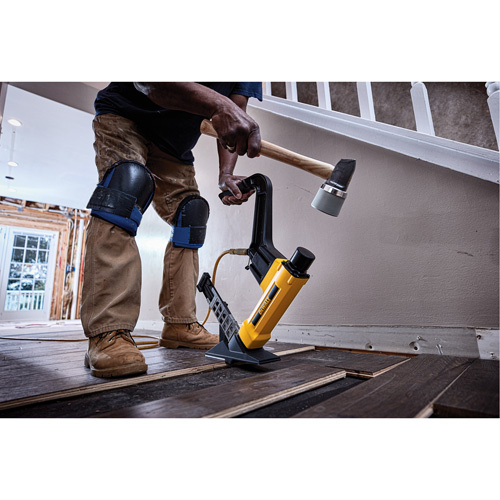 DEWALT  DWFP12569  2-In-1 Flooring Tool - Each